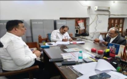 शिक्षक एमएलसी चुनाव की सरगर्मी तेज, पहले दिन 13 दावेदारों ने लिए 31 सेट नामांकन पत्र