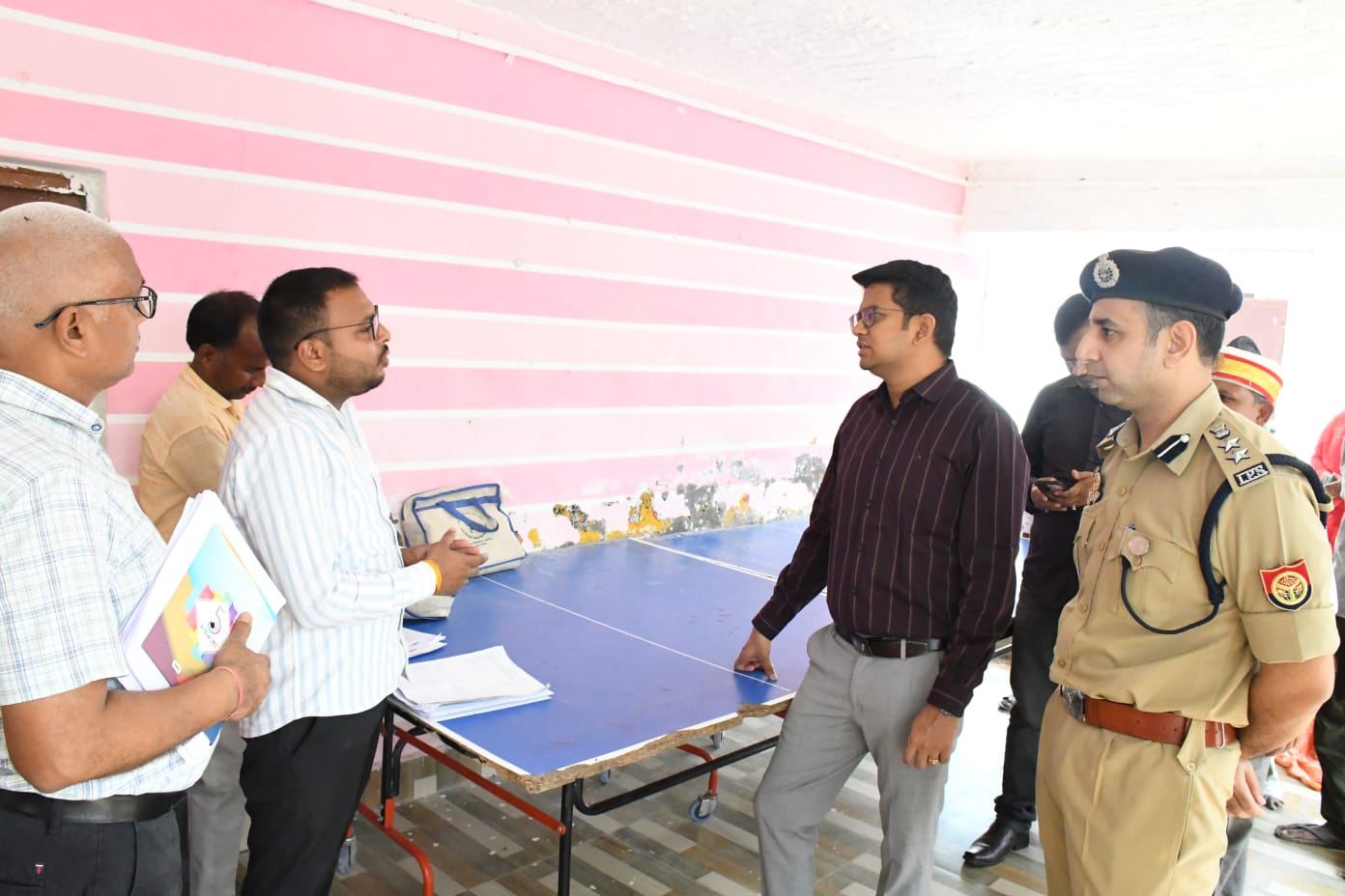 विशेष बूथ अभियान का डीएम-एसपी ने किया निरीक्षण